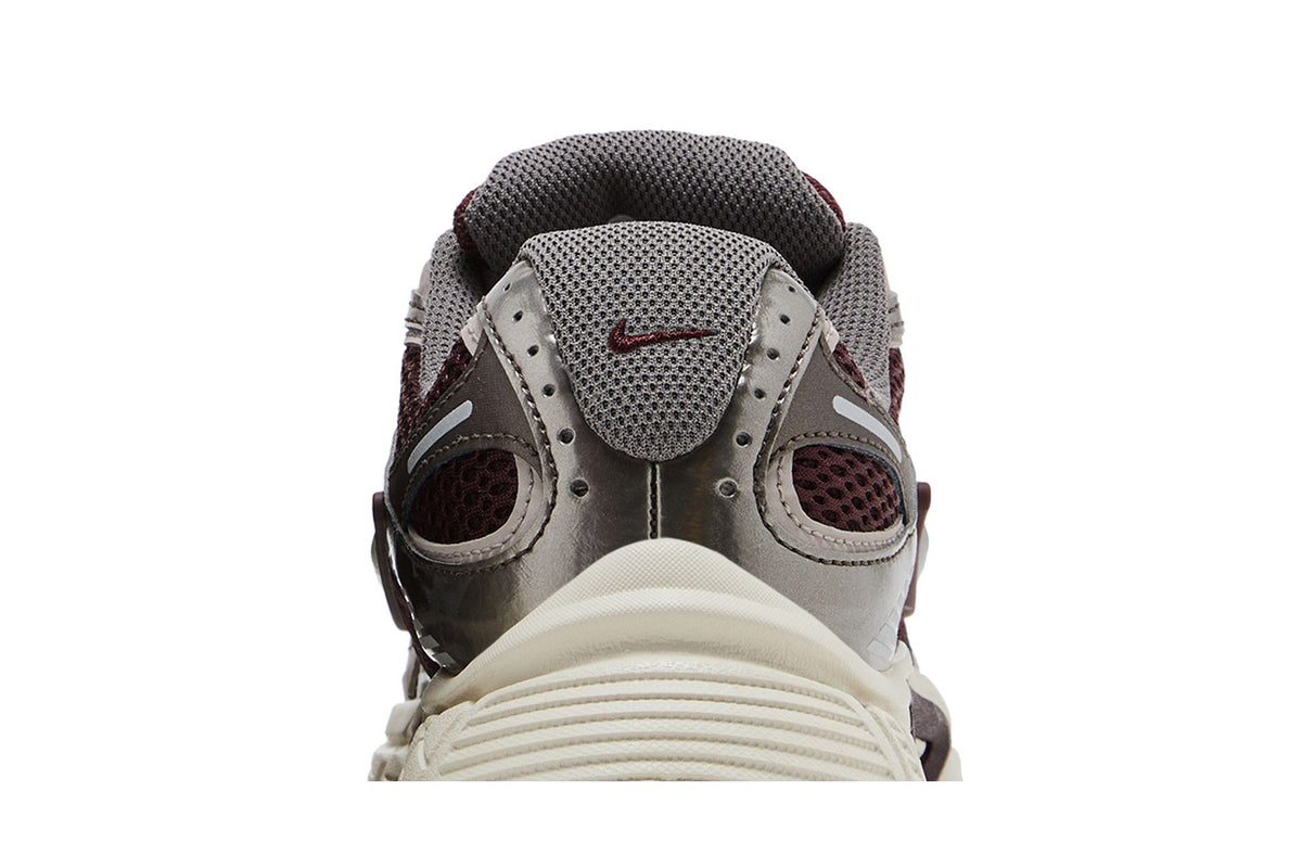 Nike V5 RNR Burgundy Crush College Grey (Women's) sneaker afbeelding 7 - stylecode HQ7901-602