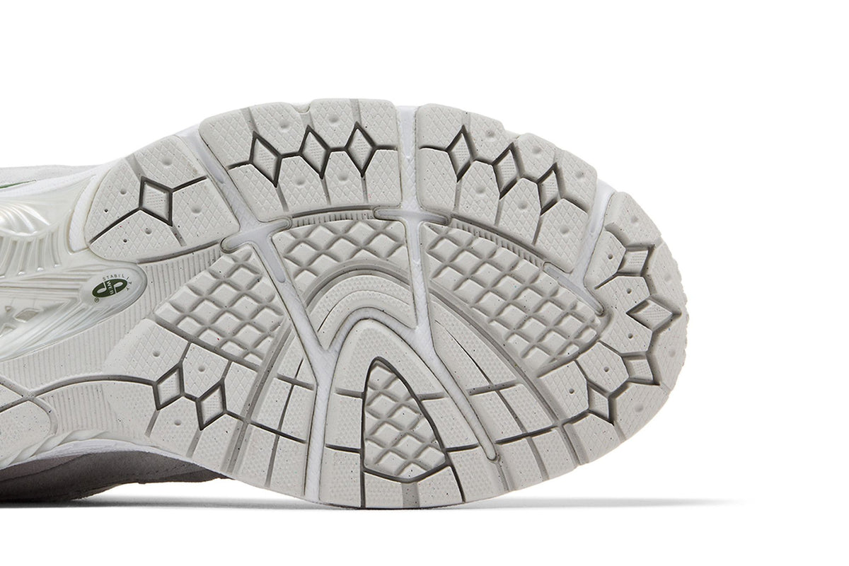 New Balance 2002R Rain Cloud Grey Matter White Green sneaker afbeelding 5 - stylecode U2002RK