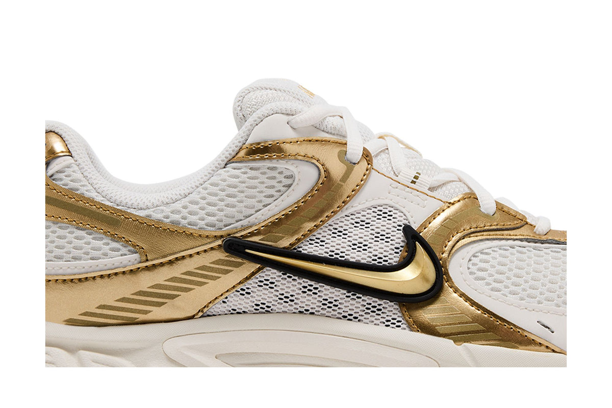 Nike V5 RNR Phantom Metallic Gold sneaker afbeelding 2 - stylecode IO7523-030