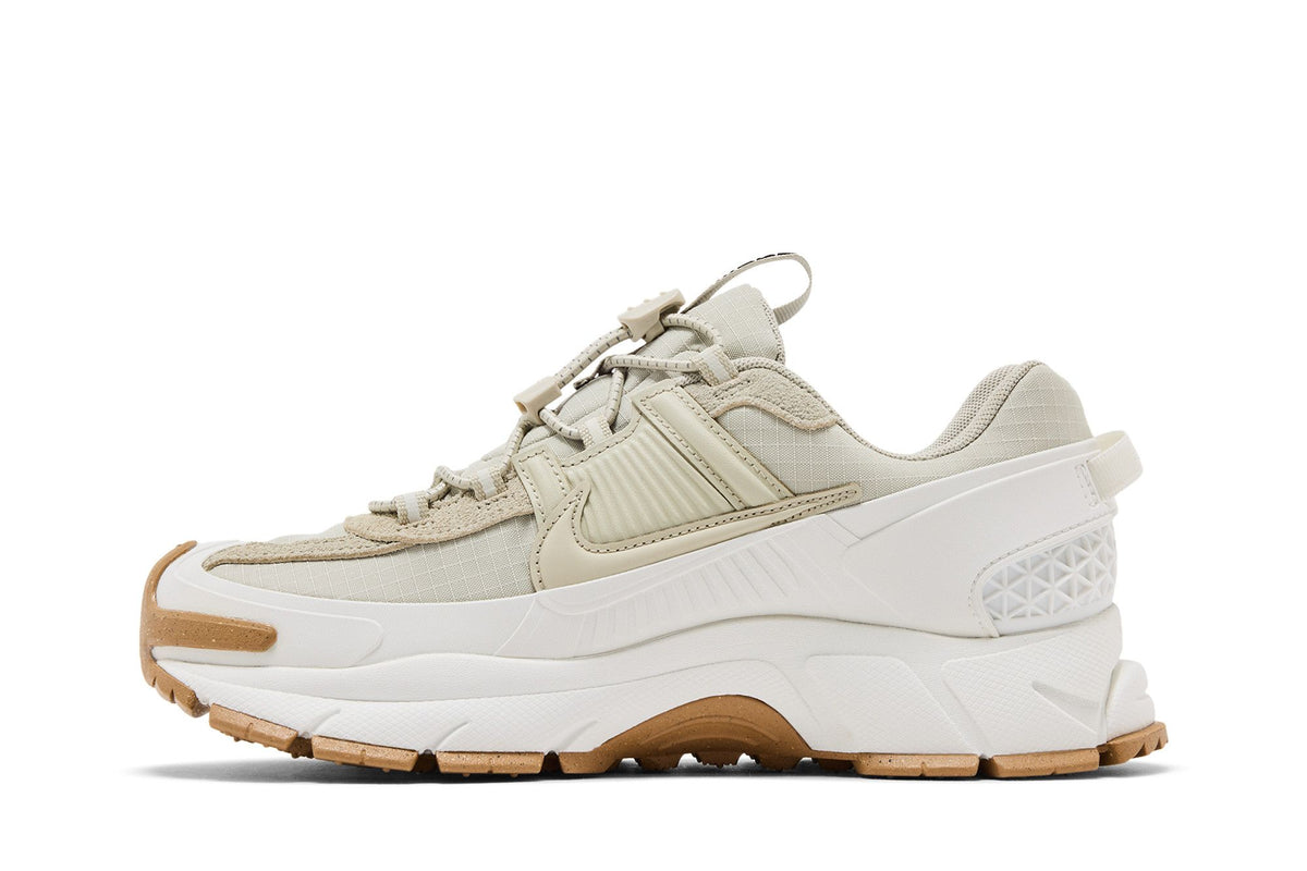Nike Zoom Vomero 5 Roam Sail Light Stone Gum (Women's) sneaker afbeelding 3 - stylecode HQ2181-100