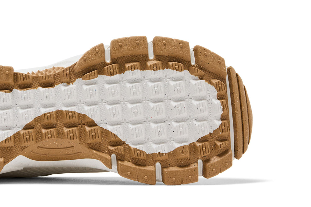 Nike Zoom Vomero 5 Roam Sail Light Stone Gum (Women's) sneaker afbeelding 5 - stylecode HQ2181-100