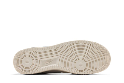 Nike Air Force 1 Low '07 LV8 Phantom Light Orewood Brown sneaker afbeelding 4 - stylecode IM6002-030