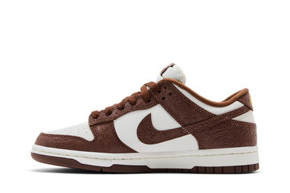Nike Dunk Low Embossed Baroque Sail Fauna Brown (Women's) sneaker afbeelding 3 - stylecode IF3944-100
