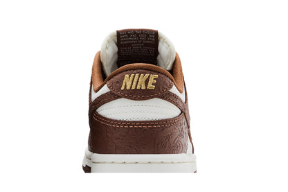 Nike Dunk Low Embossed Baroque Sail Fauna Brown (Women's) sneaker afbeelding 7 - stylecode IF3944-100