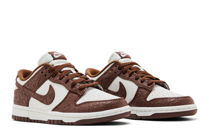Nike Dunk Low Embossed Baroque Sail Fauna Brown (Women's) sneaker afbeelding 8 - stylecode IF3944-100