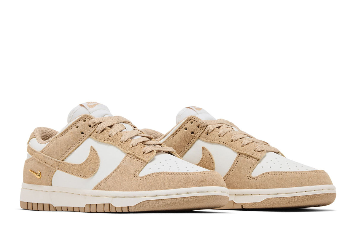 Nike Dunk Low Sail Metallic Gold Linen (Women's) sneaker afbeelding 8 - stylecode IO4244-101