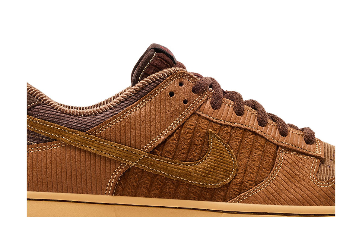 Nike Dunk Low Retro Premium Light British Tan Corduroy sneaker afbeelding 2 - stylecode IB7746-200