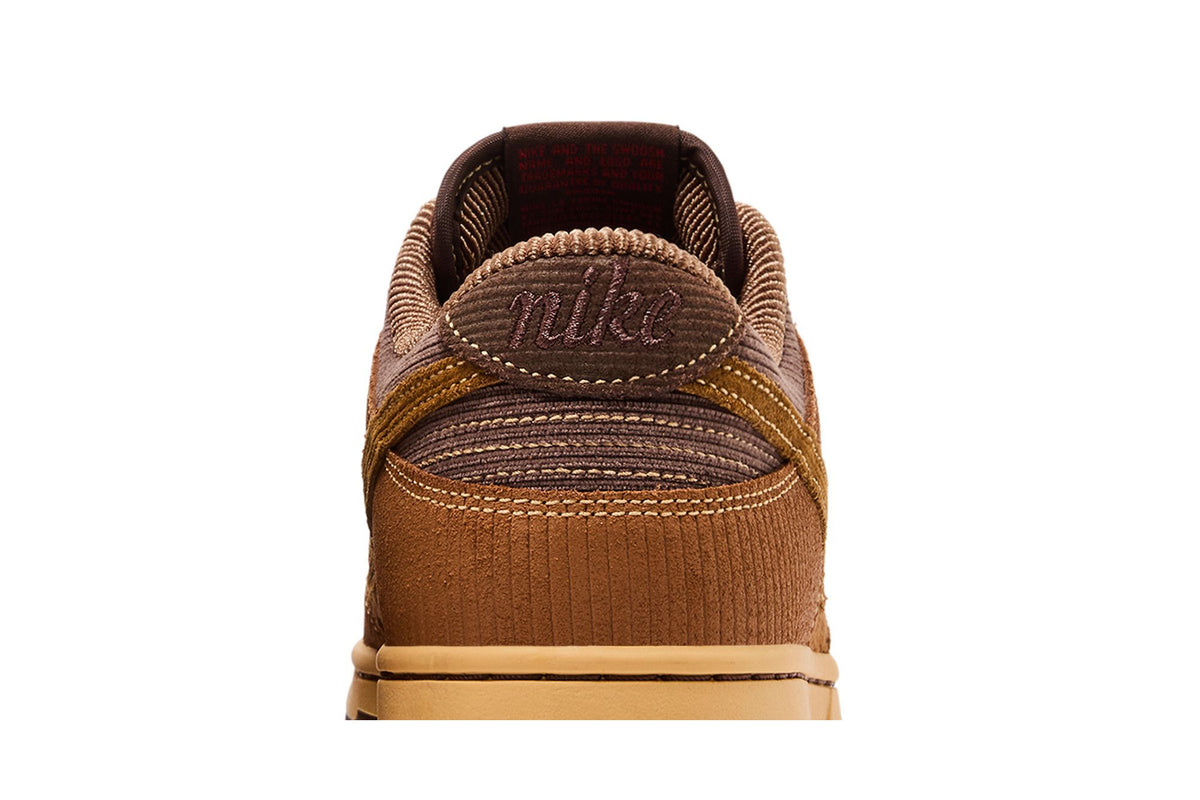 Nike Dunk Low Retro Premium Light British Tan Corduroy sneaker afbeelding 7 - stylecode IB7746-200