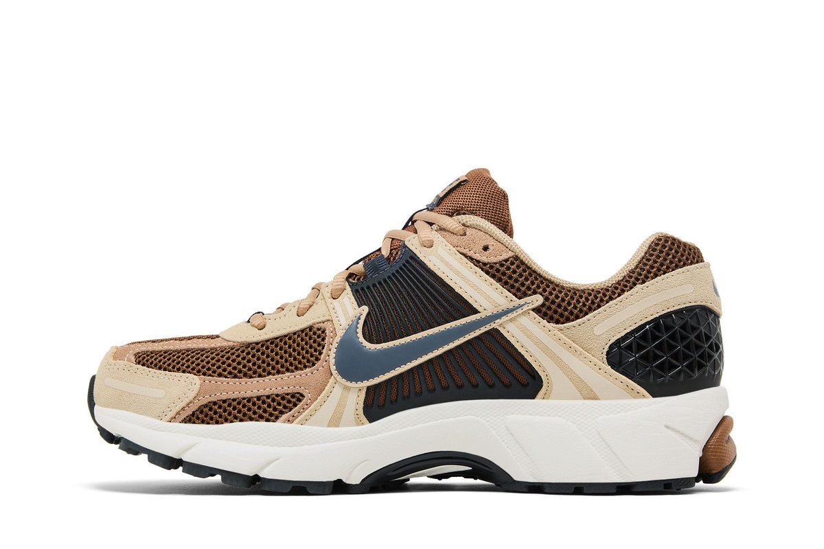 Nike Zoom Vomero 5 Light British Tan Khaki sneaker afbeelding 3 - stylecode HF1553-202