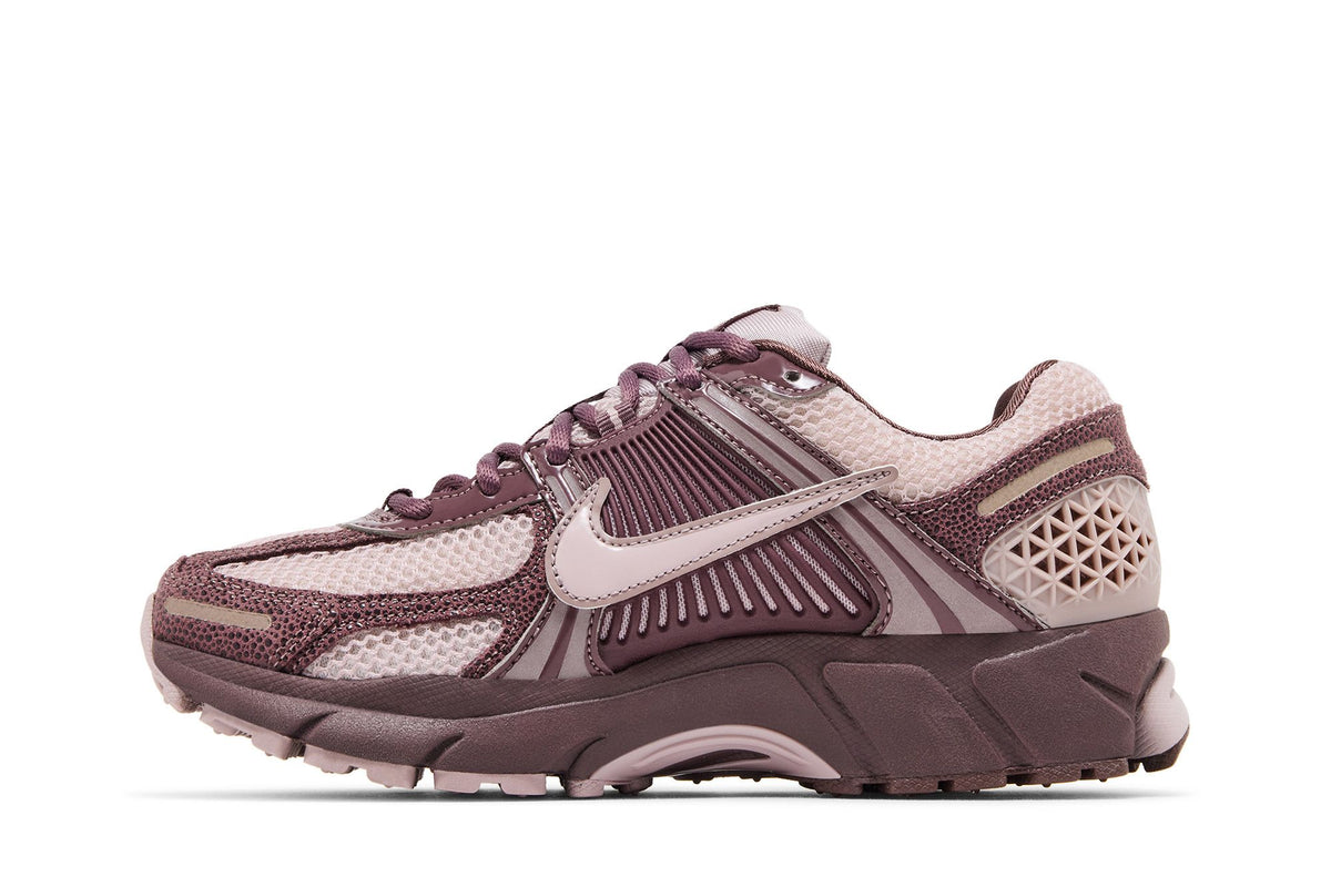 Nike Zoom Vomero 5 Tattoo Particle Rose (Women's) sneaker afbeelding 3 - stylecode II6236-500