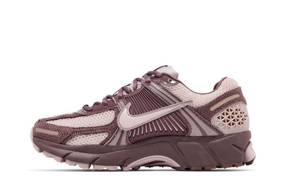 Nike Zoom Vomero 5 Tattoo Particle Rose (Women's) sneaker afbeelding 3 - stylecode II6236-500