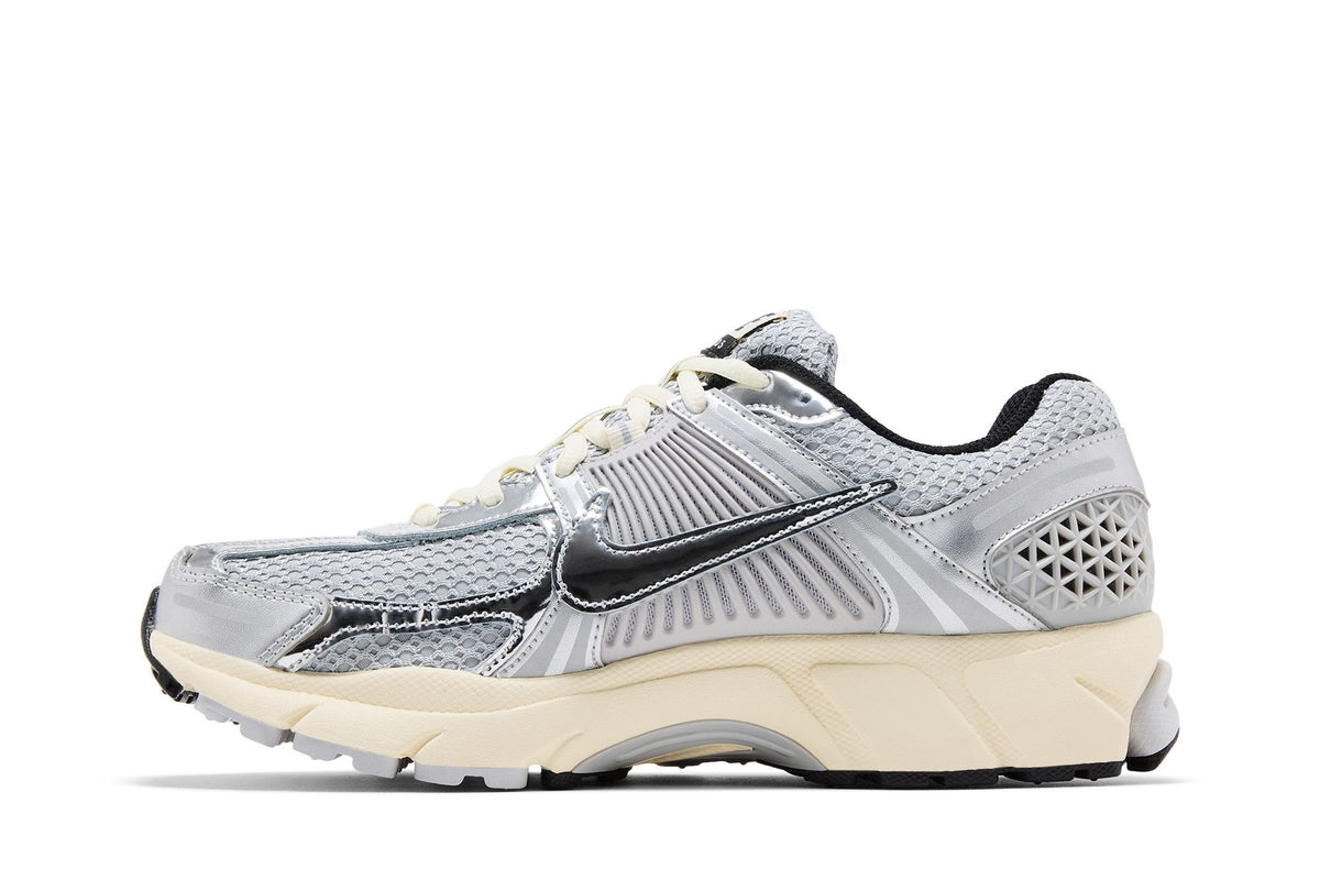 Nike Zoom Vomero 5 Grey Fog Chrome sneaker afbeelding 3 - stylecode IM3486-002