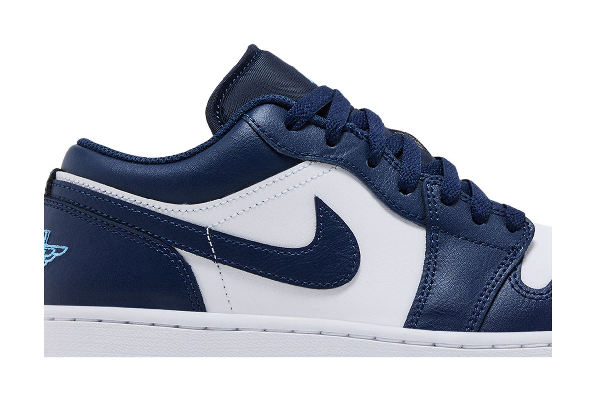 Jordan 1 Low Midnight Navy University Blue sneaker afbeelding 2 - stylecode 553558-404
