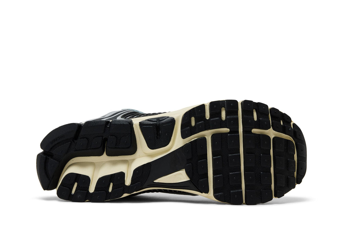 Nike Zoom Vomero 5 Black Metallic Silver Coconut Milk Chrome sneaker afbeelding 4 - stylecode IM3486-003
