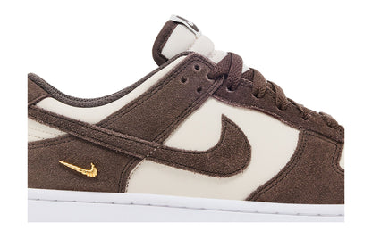 Nike Dunk Low Light Orewood Baroque Brown (Women's) sneaker afbeelding 2 - stylecode IO4244-102