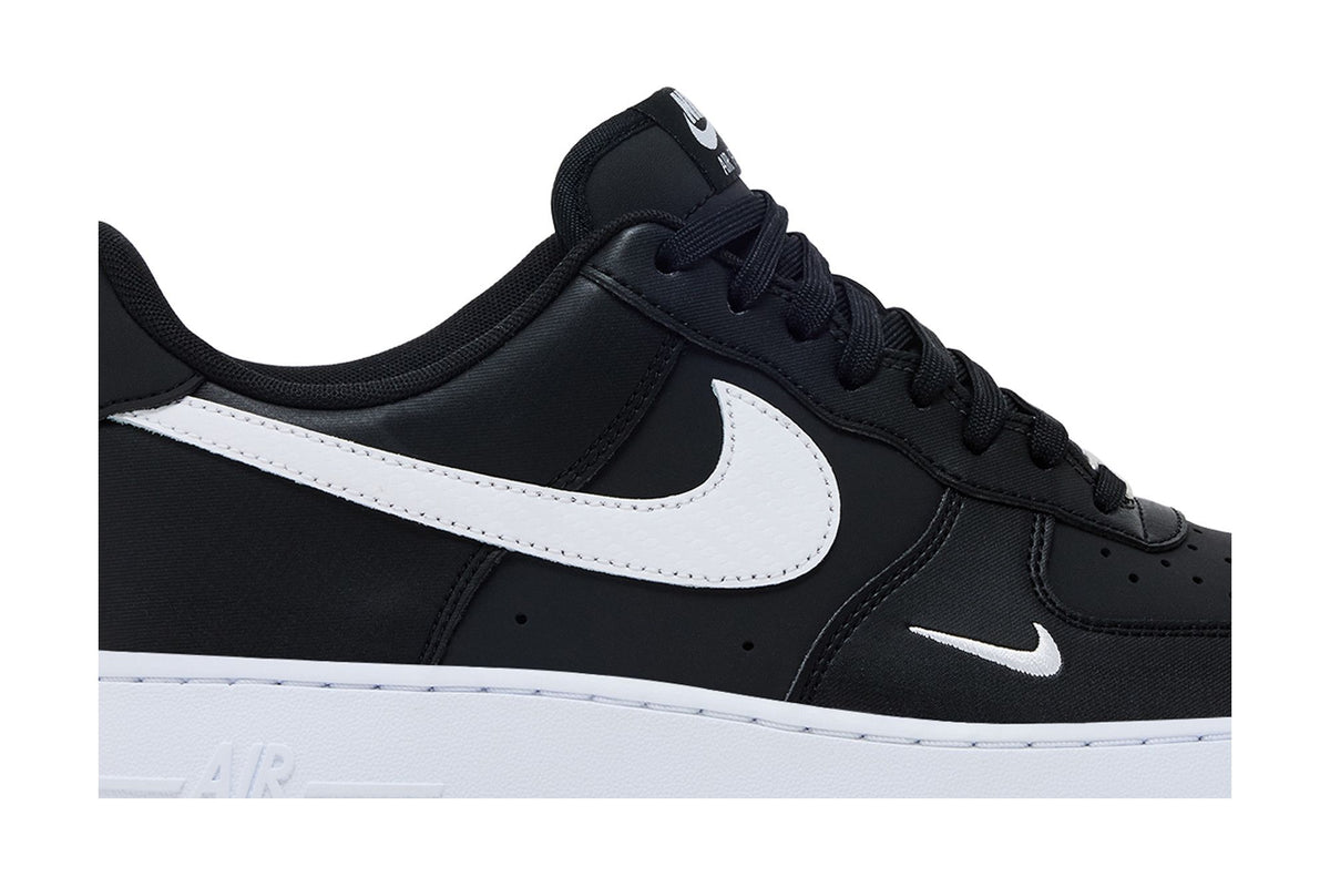 Nike Air Force 1 Low '07 LV8 Carbon Fiber Swoosh Black White sneaker afbeelding 2 - stylecode IR5599-001