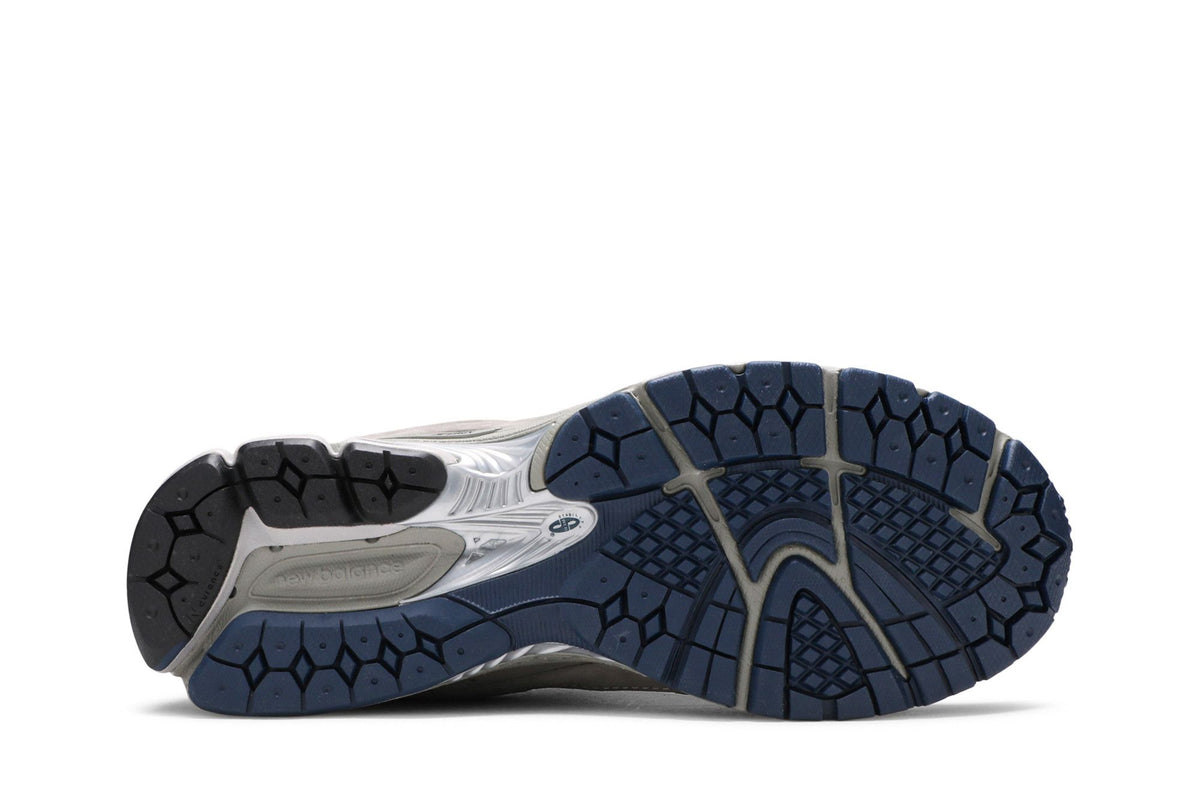 New Balance 2002R Light Grey sneaker afbeelding 4 - stylecode ML2002RA