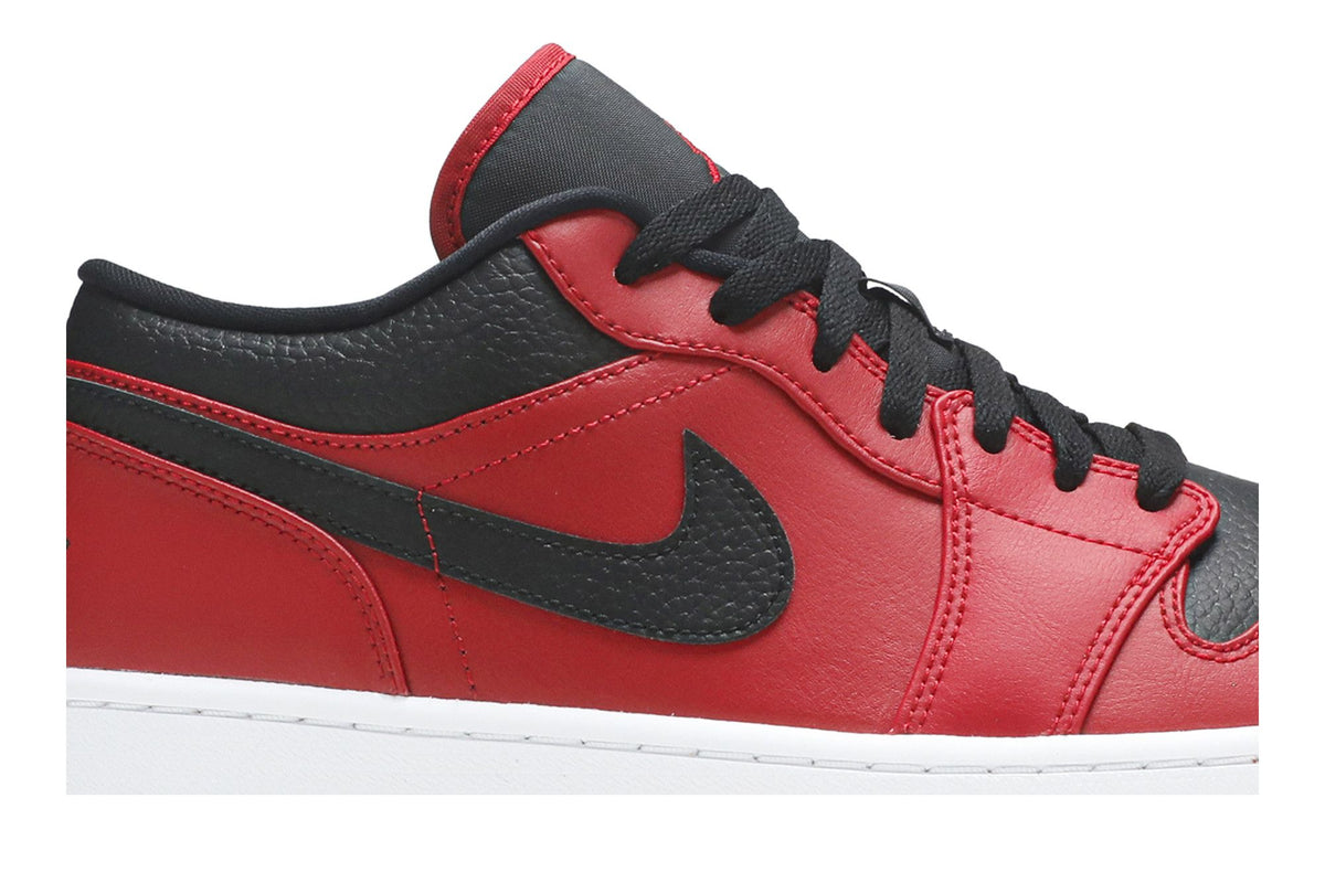 Jordan 1 Low Reverse Bred Pebbled Swoosh sneaker afbeelding 2 - stylecode 553558-605