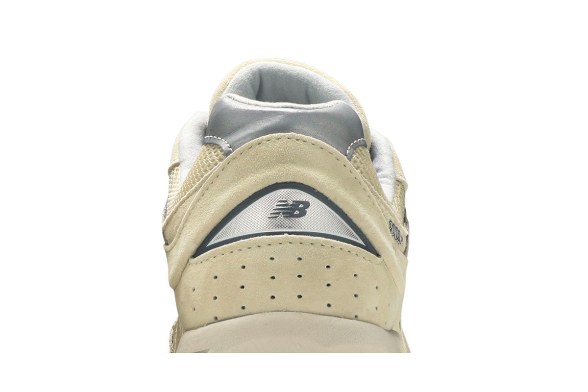 New Balance 2002R Bone Light Aluminum sneaker afbeelding 7 - stylecode ML2002RE