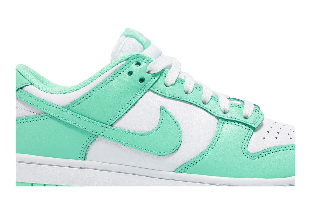 Nike Dunk Low Green Glow (Women's) sneaker afbeelding 2 - stylecode DD1503-105