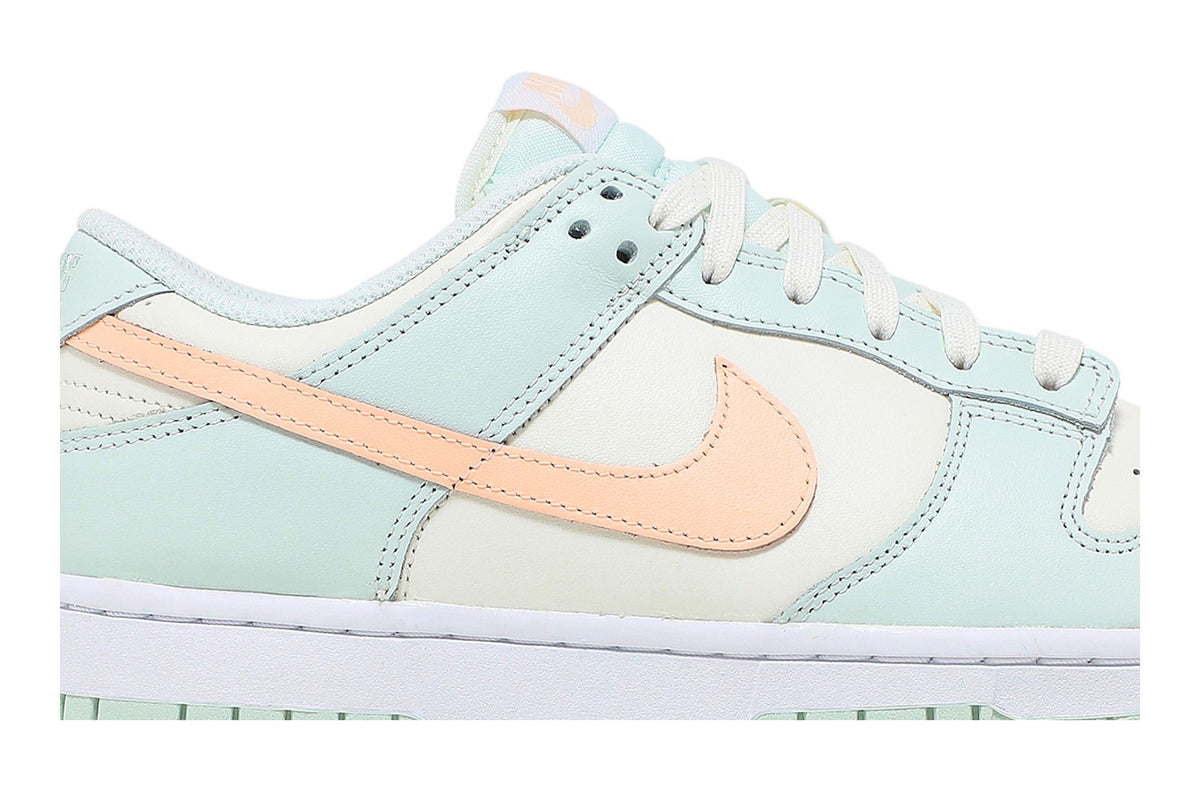 Nike Dunk Low Barely Green (Women's) sneaker afbeelding 2 - stylecode DD1503-104