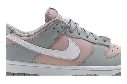 Nike Dunk Low Pink Oxford (Women's) sneaker afbeelding 2 - stylecode DM8329-600
