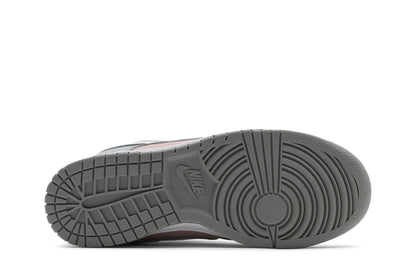 Nike Dunk Low Pink Oxford (Women's) sneaker afbeelding 4 - stylecode DM8329-600