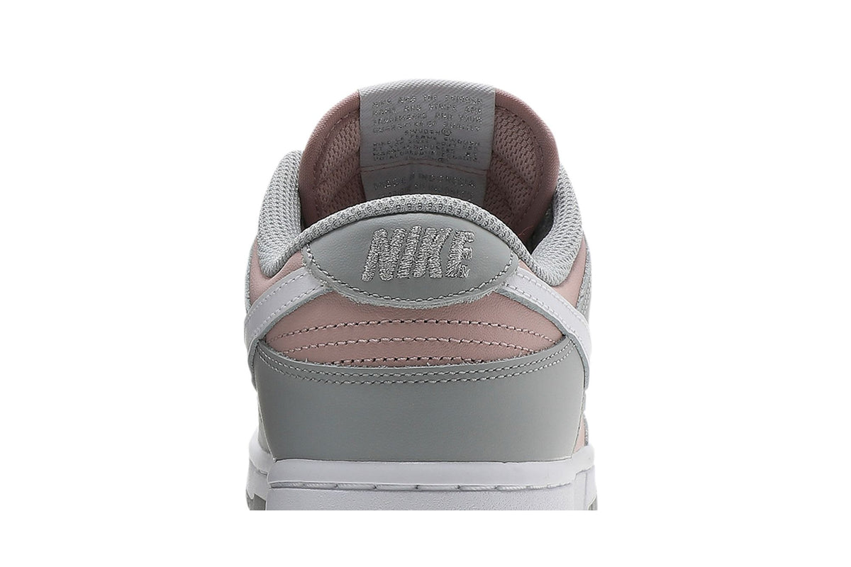 Nike Dunk Low Pink Oxford (Women's) sneaker afbeelding 7 - stylecode DM8329-600