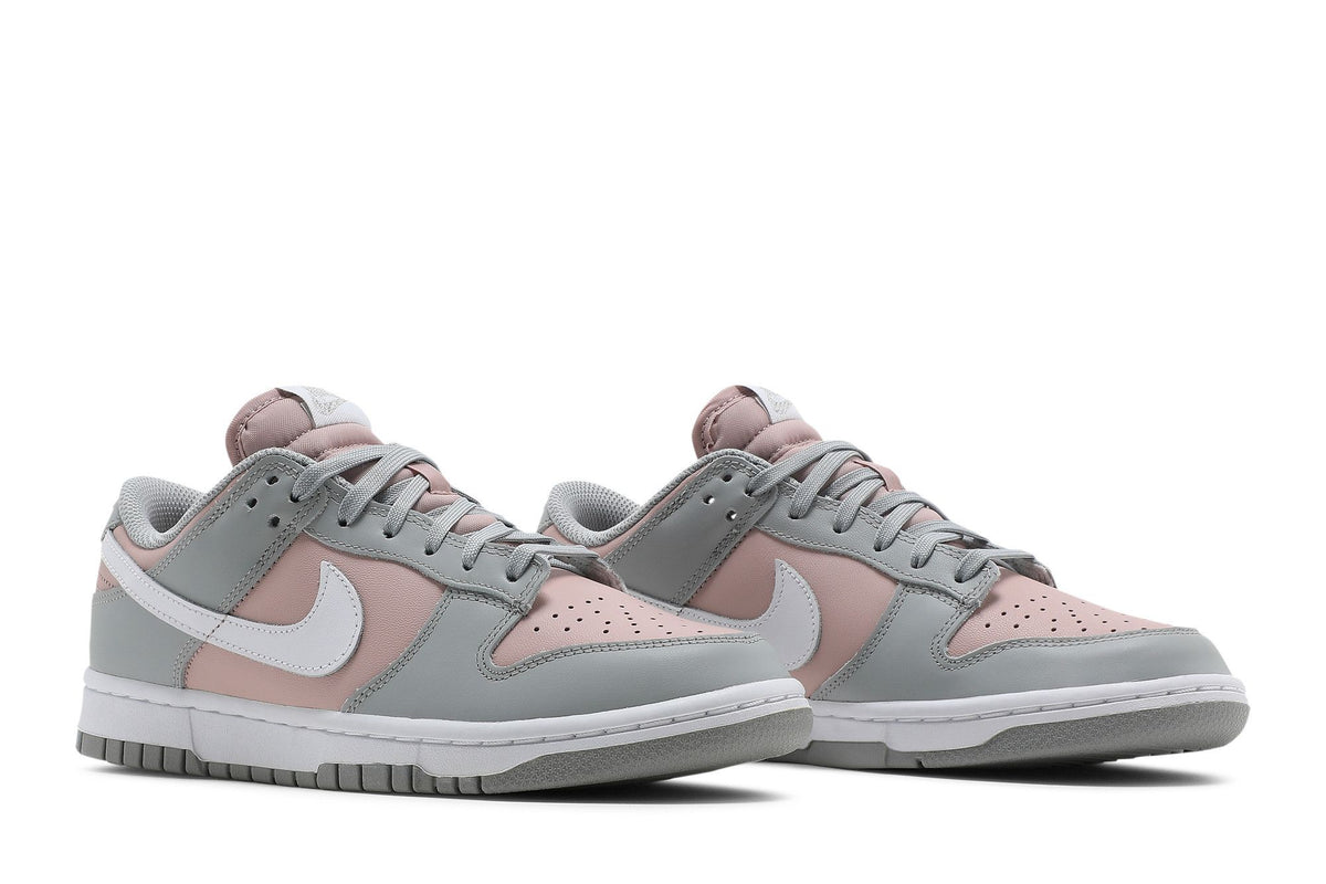 Nike Dunk Low Pink Oxford (Women's) sneaker afbeelding 8 - stylecode DM8329-600