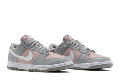 Nike Dunk Low Pink Oxford (Women's) sneaker afbeelding 8 - stylecode DM8329-600