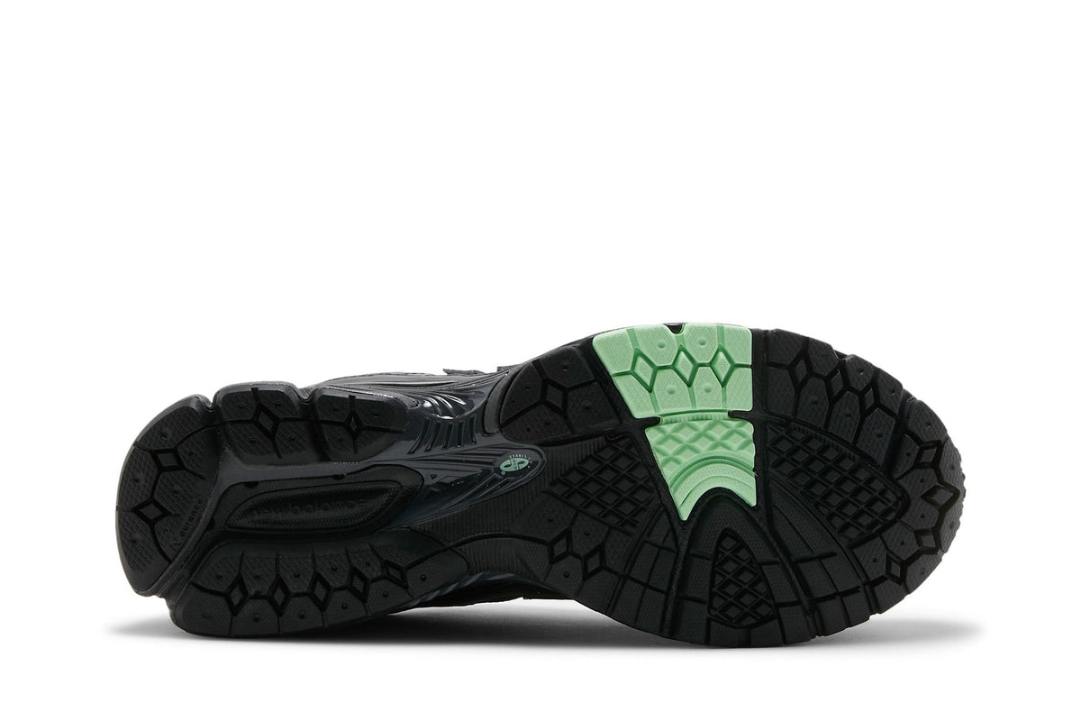 New Balance 2002R Black Silver Green sneaker afbeelding 4 - stylecode M2002RLD
