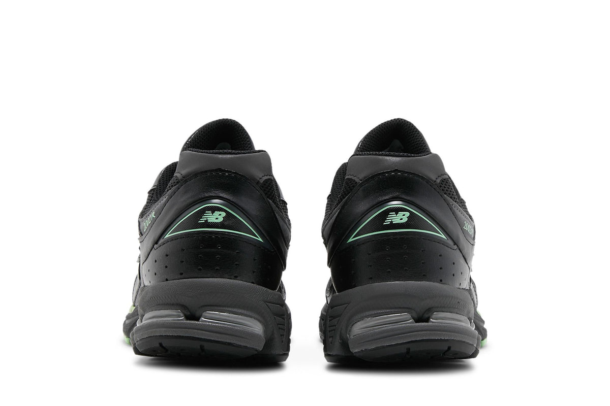 New Balance 2002R Black Silver Green sneaker afbeelding 6 - stylecode M2002RLD