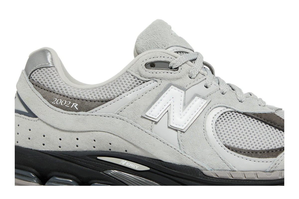 New Balance 2002R Grey Black JD Sports Exclusive sneaker afbeelding 2 - stylecode M2002RC1