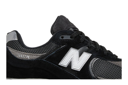 New Balance 2002R Black Dark Grey White sneaker afbeelding 2 - stylecode M2002RR1