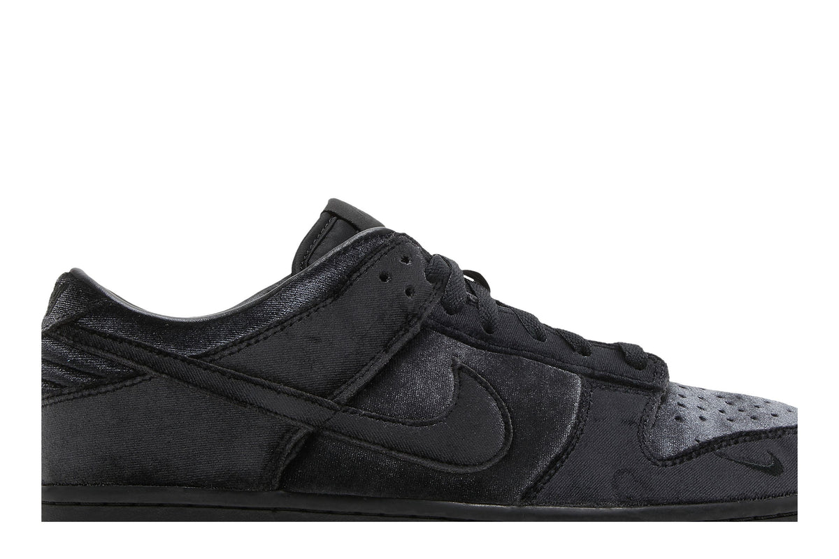 Nike Dunk Low Dover Street Market Triple Black Velvet sneaker afbeelding 2 - stylecode DH2686-002