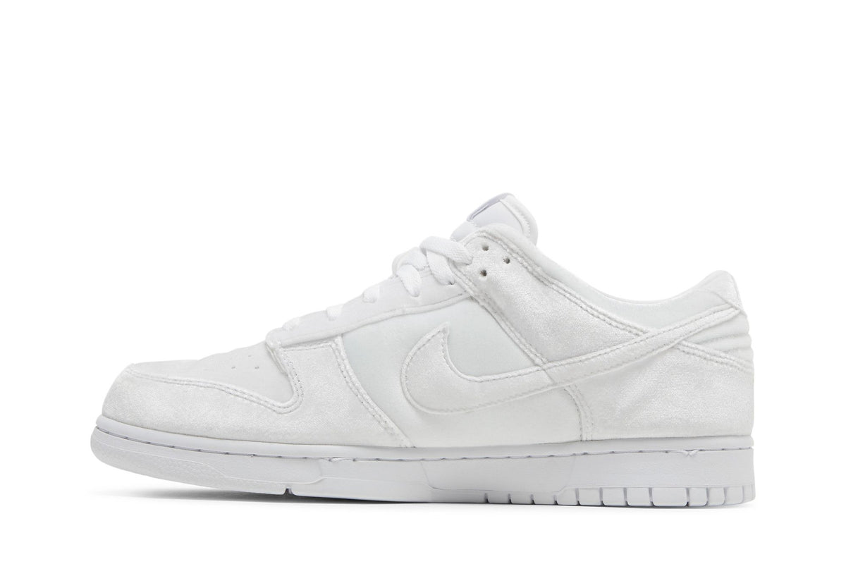 Nike Dunk Low Dover Street Market Triple White Velvet sneaker afbeelding 3 - stylecode DH2686-100
