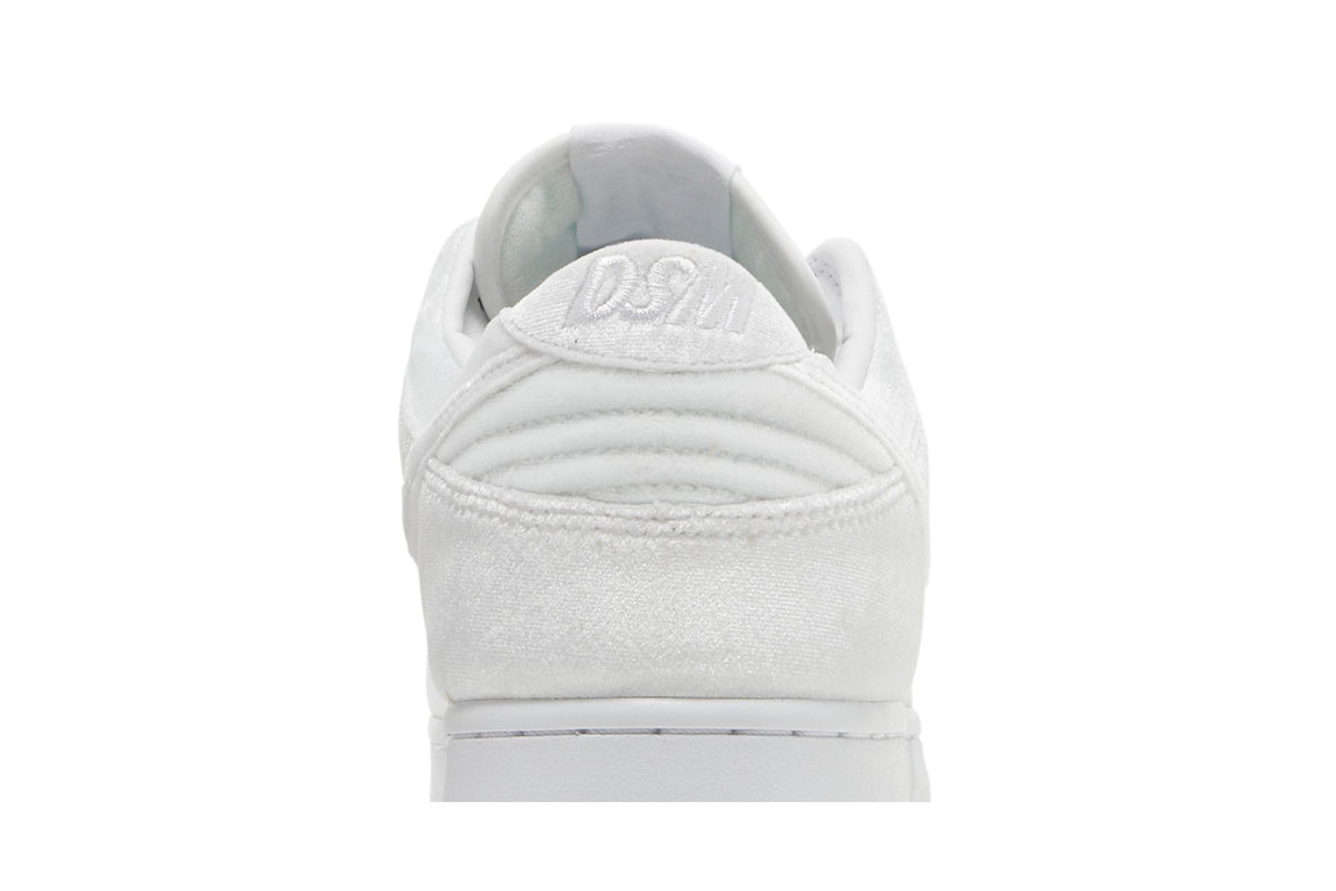 Nike Dunk Low Dover Street Market Triple White Velvet sneaker afbeelding 7 - stylecode DH2686-100
