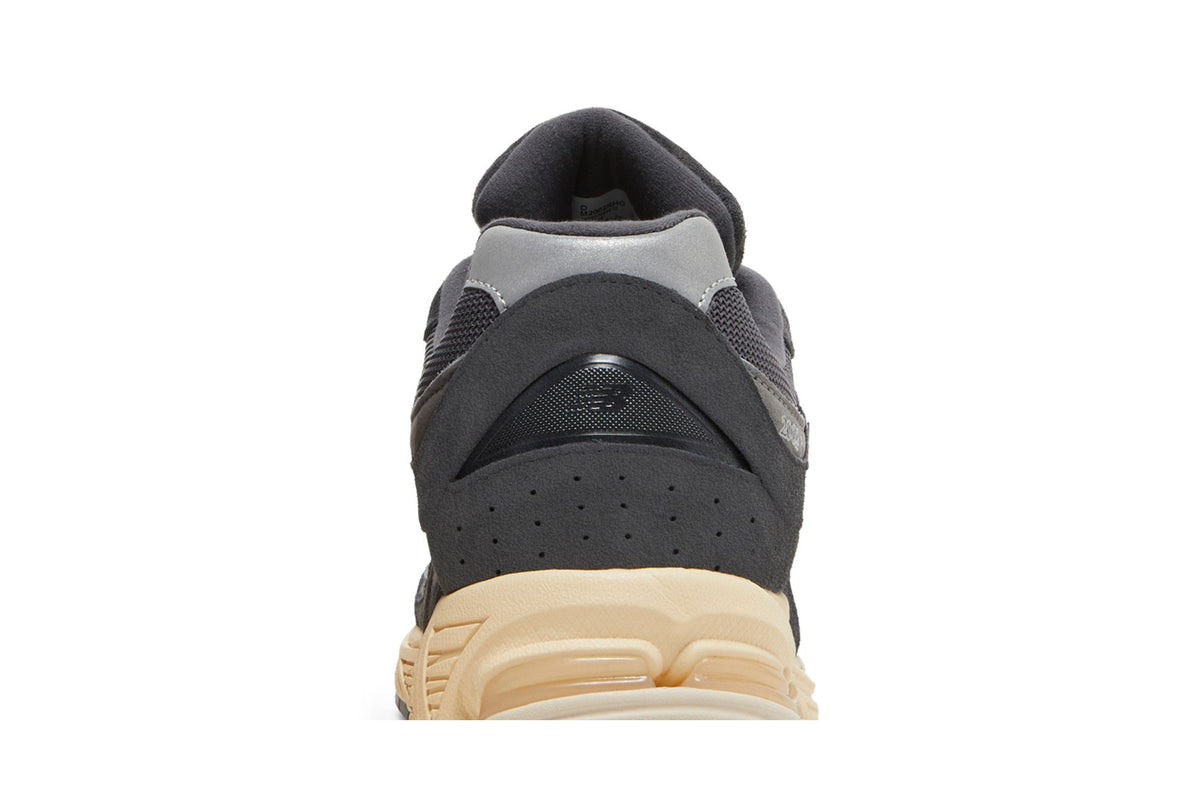 New Balance 2002R Black Dark Grey sneaker afbeelding 7 - stylecode M2002RHO