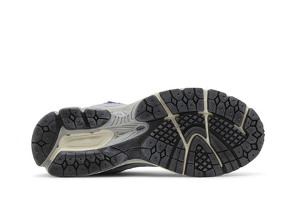 New Balance 2002R Protection Pack Light Arctic Grey Purple sneaker afbeelding 4 - stylecode M2002RDI