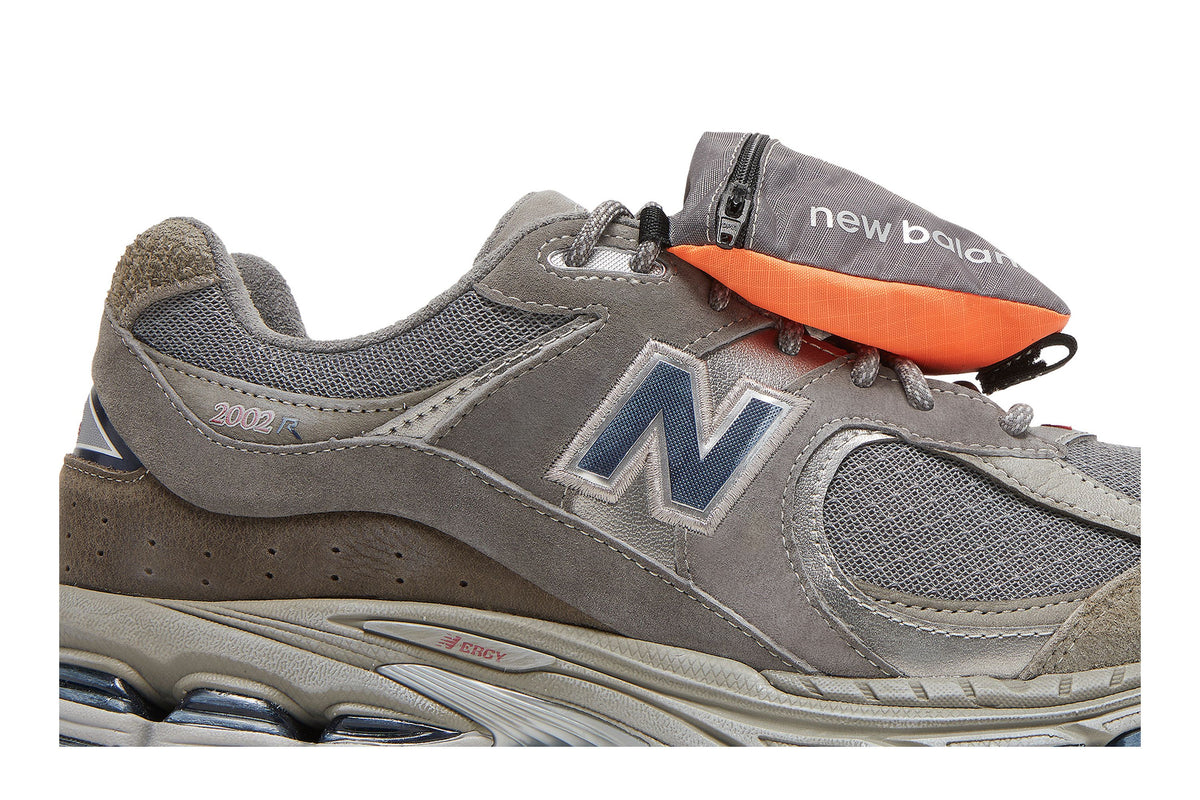 New Balance 2002R Grey Brown Pouch sneaker afbeelding 2 - stylecode M2002RVA