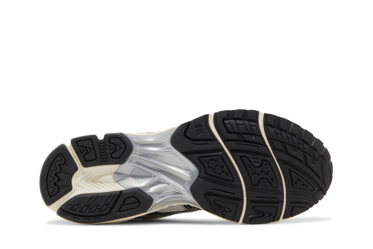 ASICS Gel-Kayano 14 JJJJound Silver Black sneaker afbeelding 4 - stylecode 1201A457-101