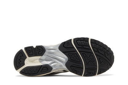 ASICS Gel-Kayano 14 JJJJound Silver Black sneaker afbeelding 4 - stylecode 1201A457-101
