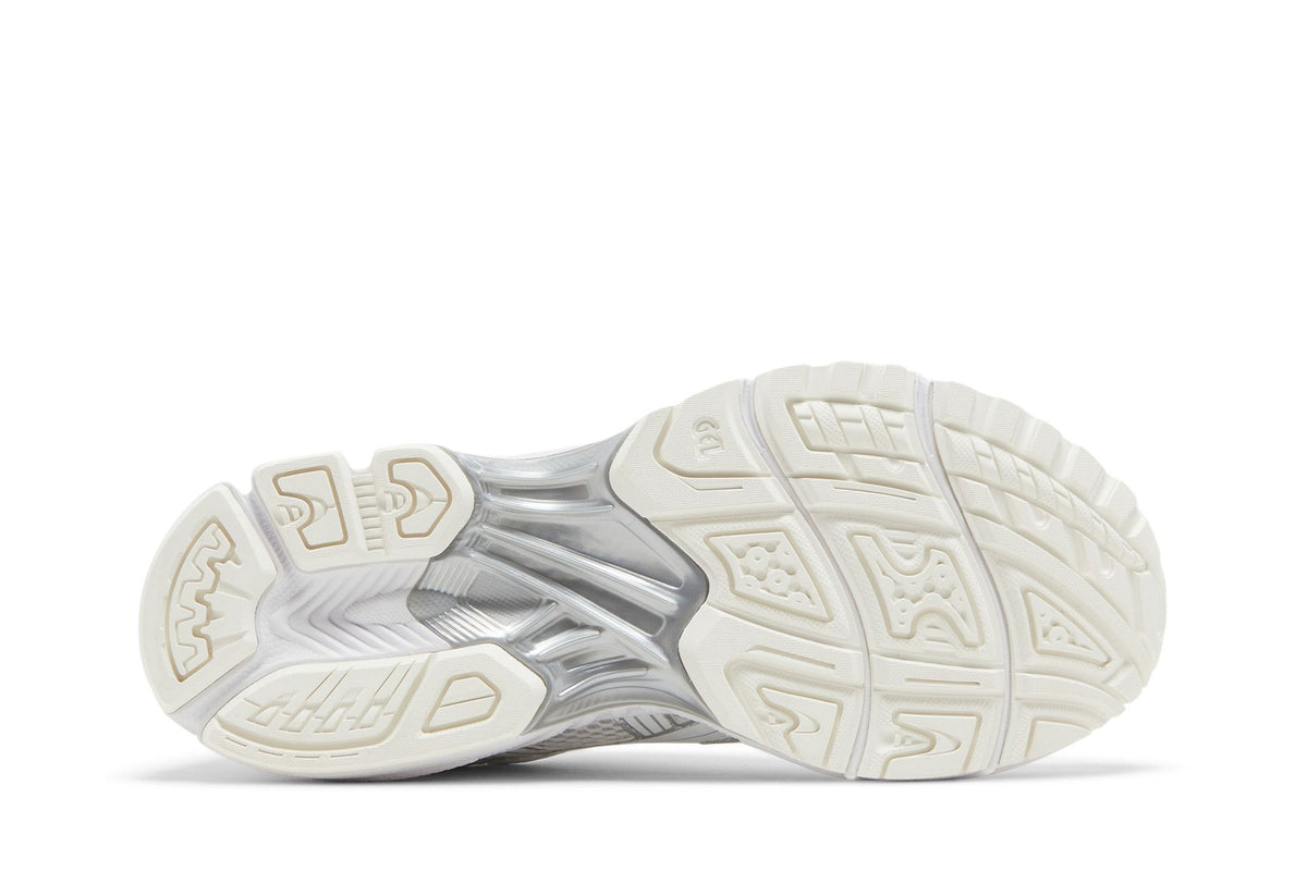 ASICS Gel-Kayano 14 JJJJound Silver White sneaker afbeelding 4 - stylecode 1201A457-100