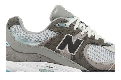 New Balance 2002R atmos Grey Rat sneaker afbeelding 2 - stylecode M2002RAT