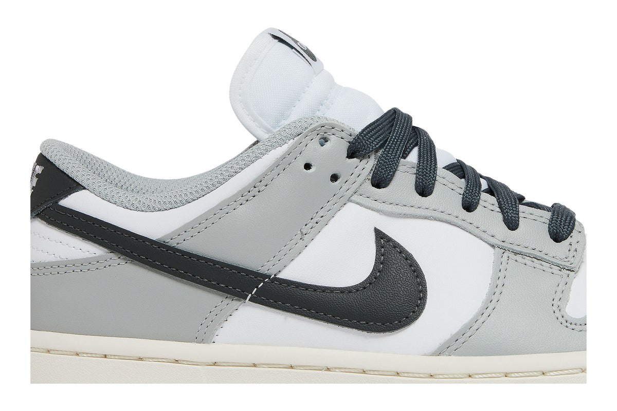 Nike Dunk Low Light Smoke Grey (Women's) sneaker afbeelding 2 - stylecode DD1503-117