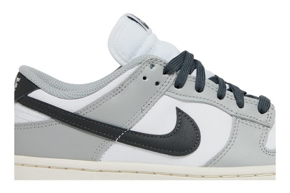 Nike Dunk Low Light Smoke Grey (Women's) sneaker afbeelding 2 - stylecode DD1503-117
