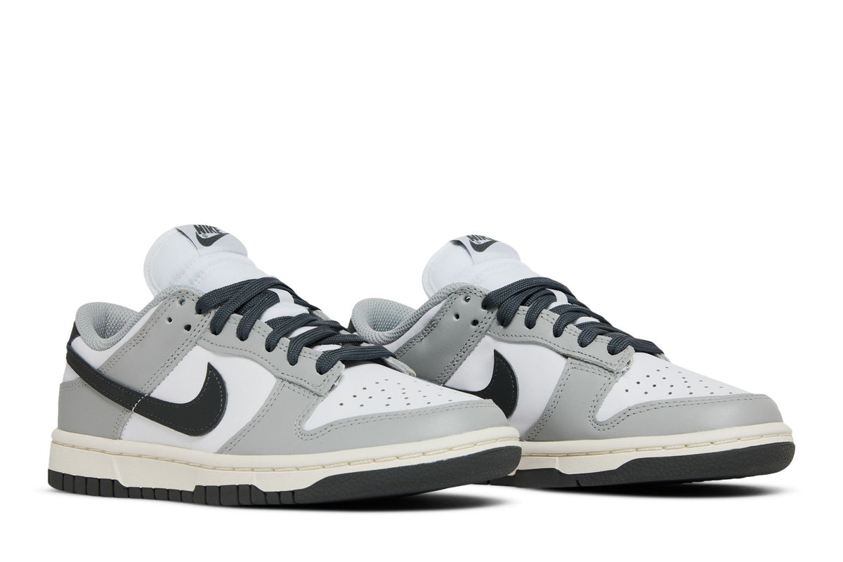 Nike Dunk Low Light Smoke Grey (Women's) sneaker afbeelding 8 - stylecode DD1503-117