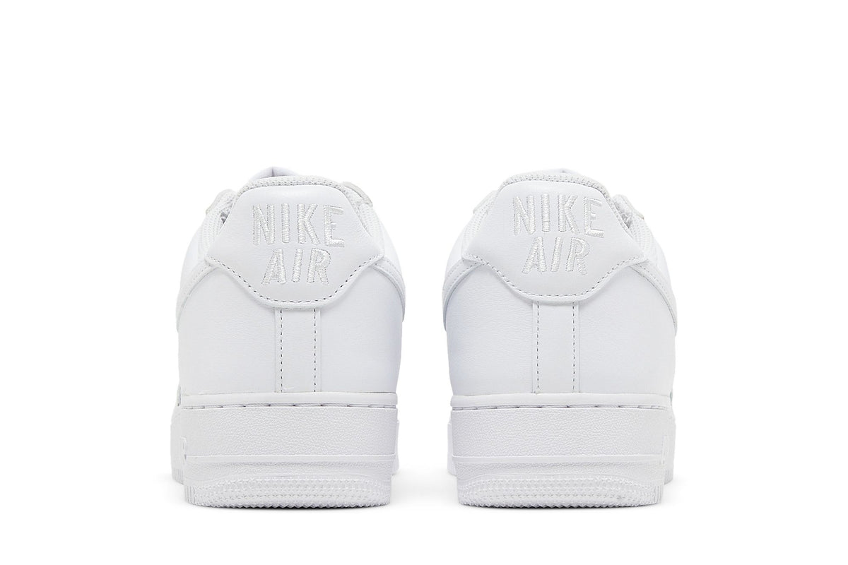 Nike Air Force 1 '07 Low Color of the Month Triple White sneaker afbeelding 6 - stylecode DJ3911-100