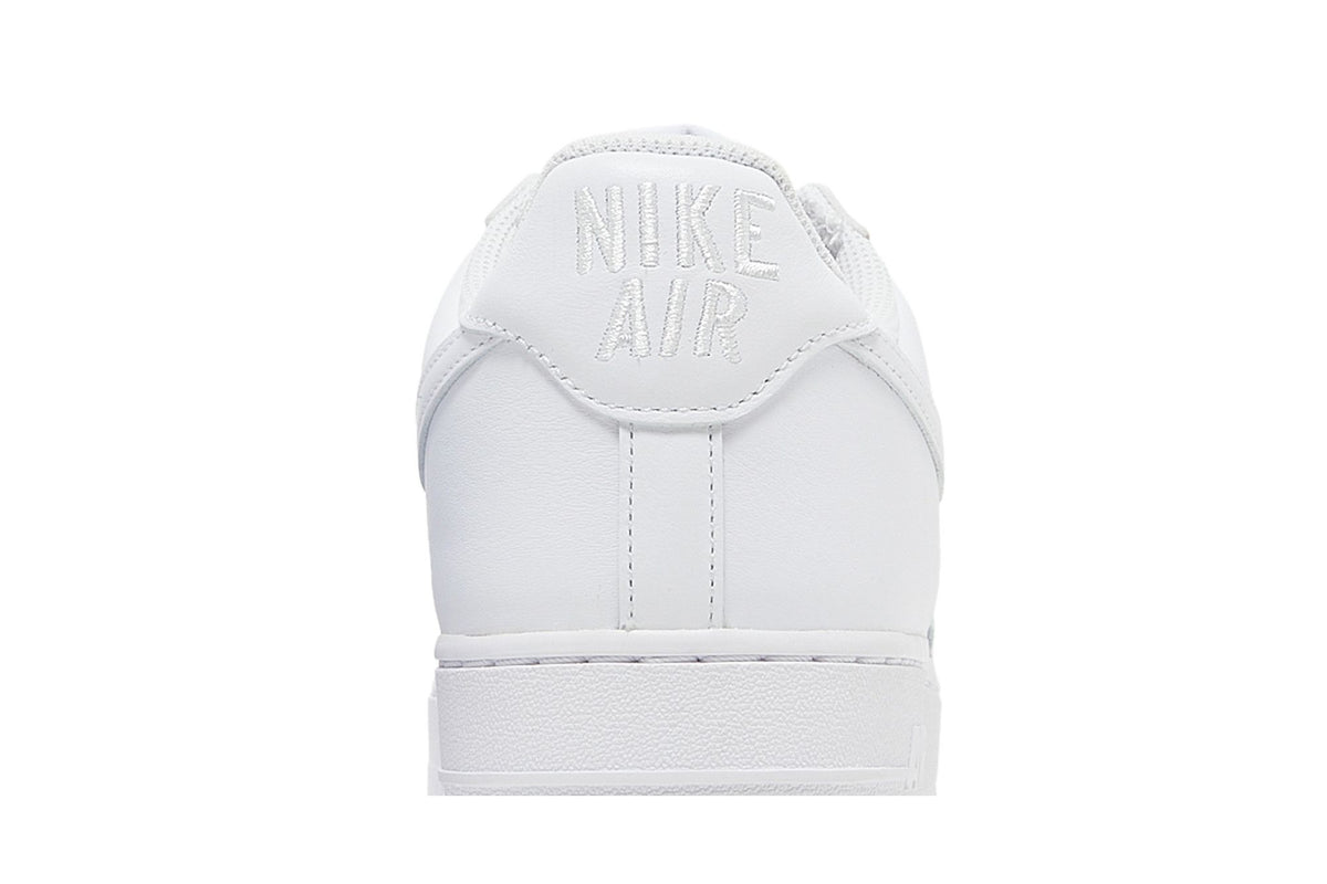 Nike Air Force 1 '07 Low Color of the Month Triple White sneaker afbeelding 7 - stylecode DJ3911-100