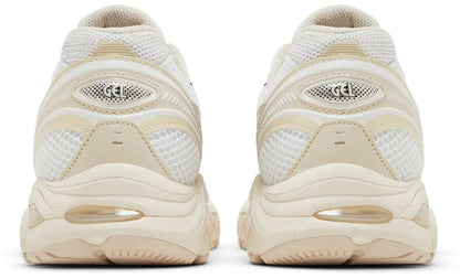  Achteraanzicht van de ASICS GT-2160 x Above The Clouds met hielversteviging en off-white middenzool